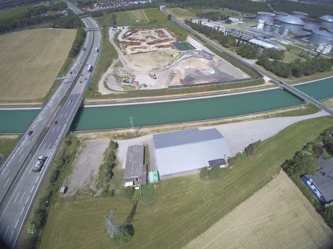 Halle2